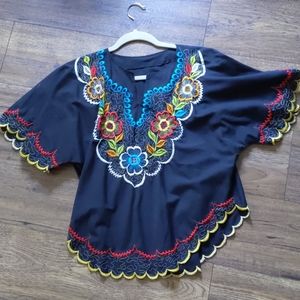 Vintage women's embroidered flowy/boho shirt Small